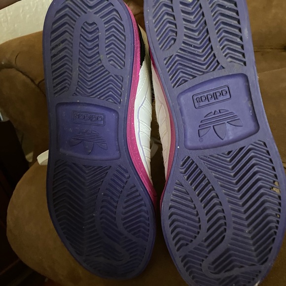 Adidas size men’s 9 in a 9/10 shape ! Men or women can wear them. - Picture 10 of 13